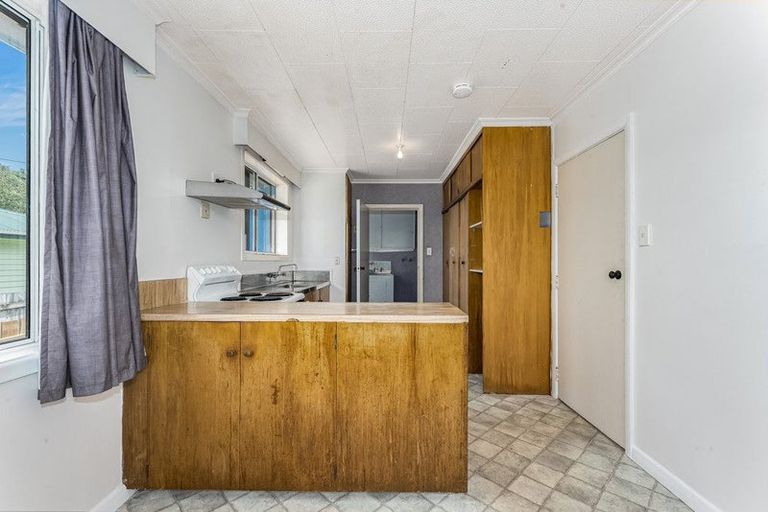 Photo of property in 15 Maher Place, Ranui, Porirua, 5024