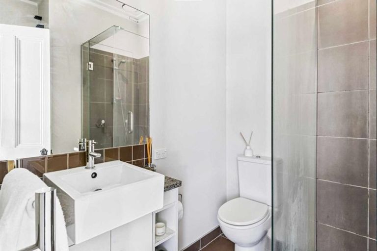 Photo of property in 96 Calliope Road, Stanley Point, Auckland, 0624