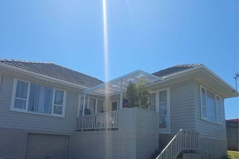 Photo of property in 3 Phelps Place, Glendene, Auckland, 0602