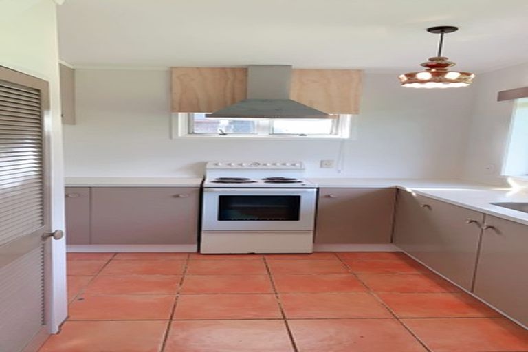 Photo of property in 2/17 Vivian Wilson Drive, Eastern Beach, Auckland, 2012