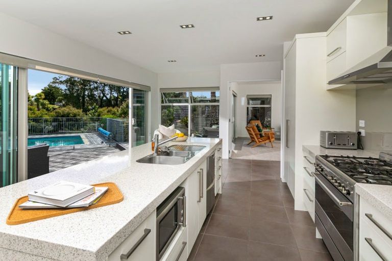 Photo of property in 17a Churchouse Road, Greenhithe, Auckland, 0632