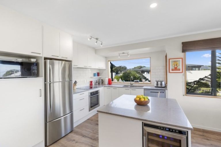 Photo of property in 8a Pekanga Road, Normandale, Lower Hutt, 5010