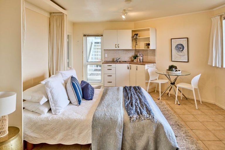 Photo of property in 79 Ashton Fitchett Drive, Brooklyn, Wellington, 6021