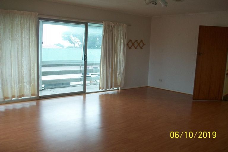 Photo of property in 32 Vera Road, Te Atatu South, Auckland, 0610