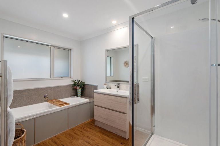 Photo of property in 42 Westpark Drive, Burnside, Christchurch, 8053