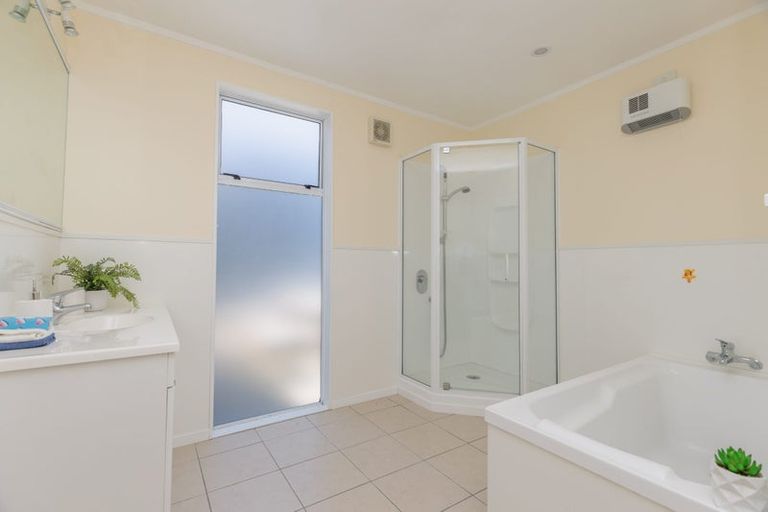 Photo of property in 5 Gavaskar Place, Khandallah, Wellington, 6035