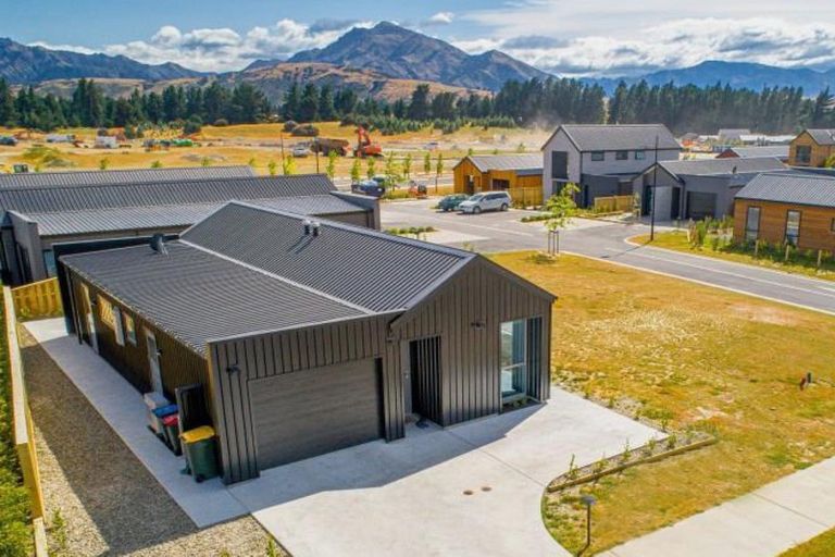 Photo of property in 26 Obelisk Street, Wanaka, 9305