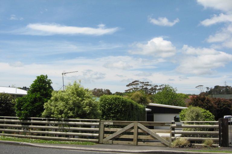 Photo of property in 32 Matua Road, Huapai, Kumeu, 0810