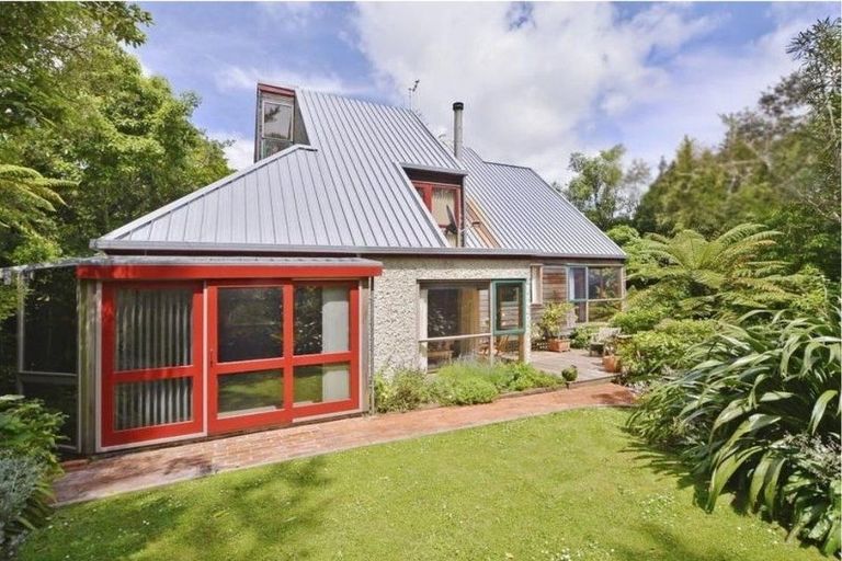 Photo of property in 130 Atawhai Road, Fitzherbert, Palmerston North, 4410