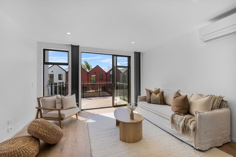 Photo of property in 2/11 Donald Place, St Albans, Christchurch, 8014