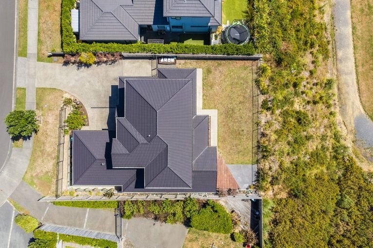 Photo of property in 13 Canary Way, Whitby, Porirua, 5024