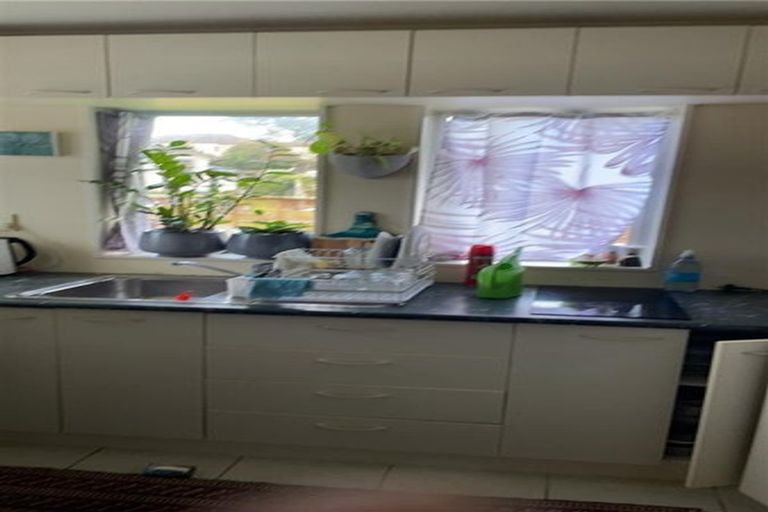 Photo of property in 12 Malin Place, Pinehill, Auckland, 0632