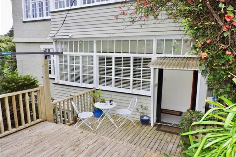 Photo of property in 145 Kelburn Parade, Kelburn, Wellington, 6012