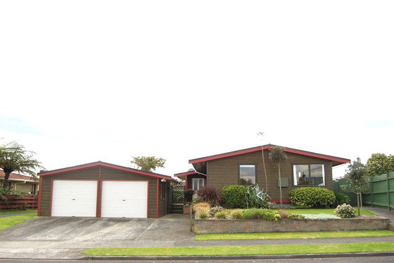 Photo of property in 12 Ballantrae Place, Highlands Park, New Plymouth, 4312