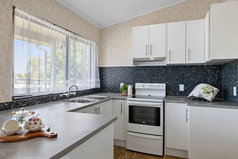 Photo of property in 8 Julian Place, Westown, New Plymouth, 4310