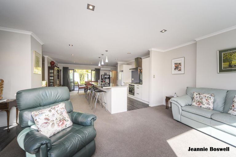 Photo of property in 5 Virtue Place, Hokowhitu, Palmerston North, 4410