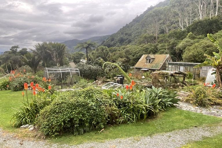 Photo of property in 20 Golden Sands Road, Barrytown, Runanga, 7873