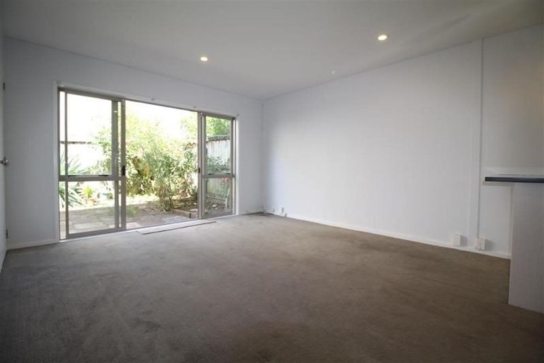 Photo of property in Emery Gardens, 7/4 Ambrico Place, New Lynn, Auckland, 0600