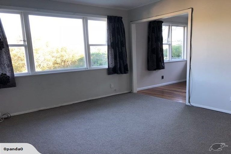 Photo of property in 147 Ruskin Road, Newlands, Wellington, 6037