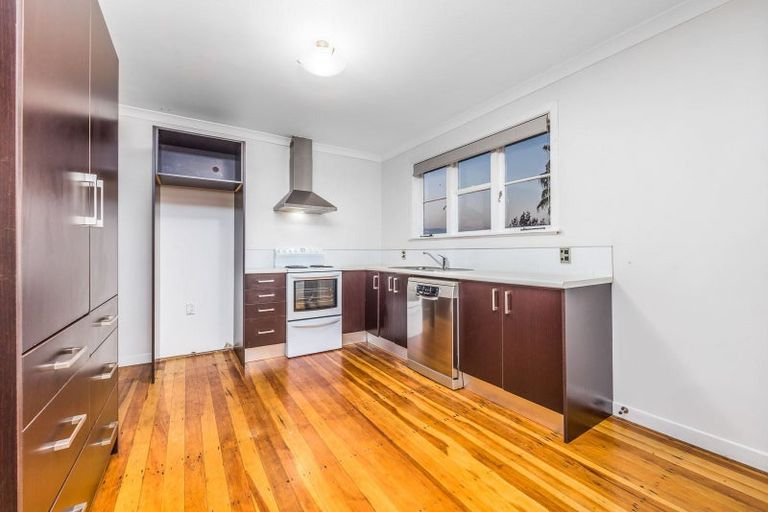 Photo of property in 182 Waimumu Road, Massey, Auckland, 0614