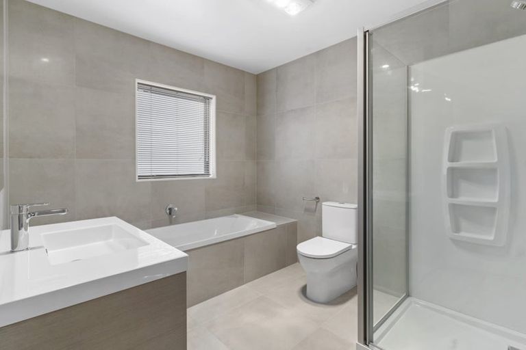 Photo of property in 18 Gosper Road, Takanini, 2112