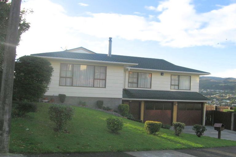 Photo of property in 2 Saint Aidans Way, Tawa, Wellington, 5028