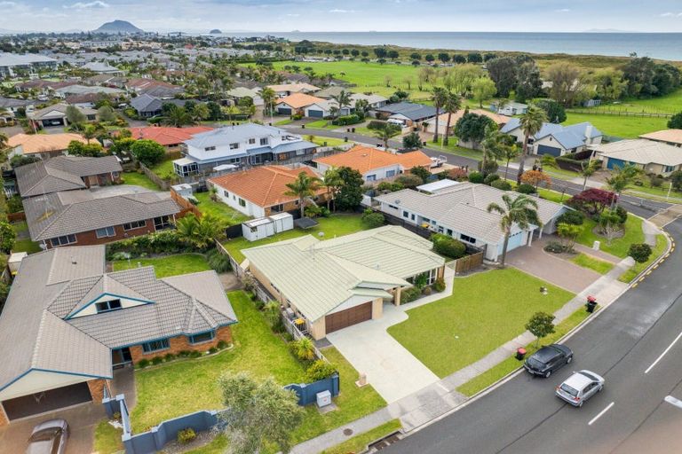 Photo of property in 16 Sandhurst Drive, Papamoa Beach, Papamoa, 3118
