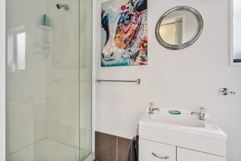 Photo of property in 61 Arimu Road, Papakura, 2110