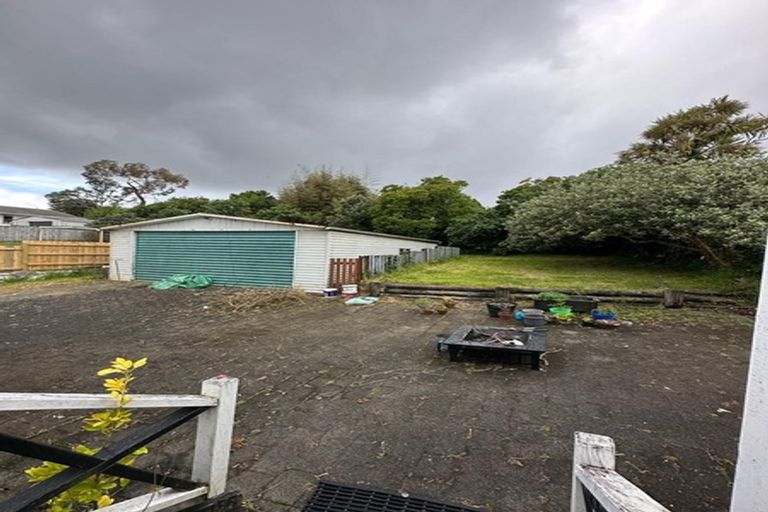 Photo of property in 6 Arahoe Road, New Lynn, Auckland, 0600