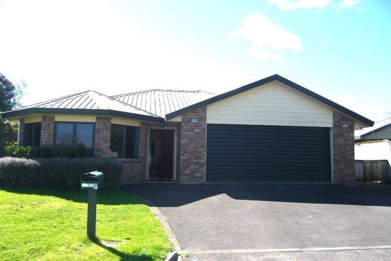 Photo of property in 7 Johnsfield Place, Rototuna, Hamilton, 3210