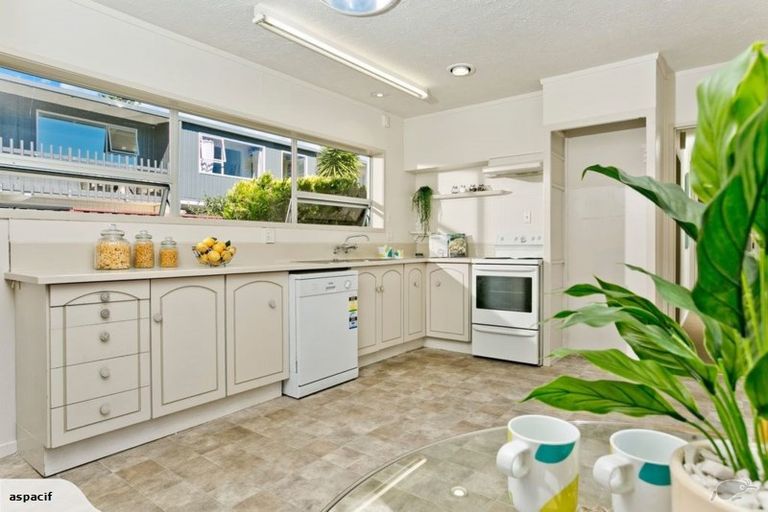 Photo of property in 1/15 Omana Road, Milford, Auckland, 0620