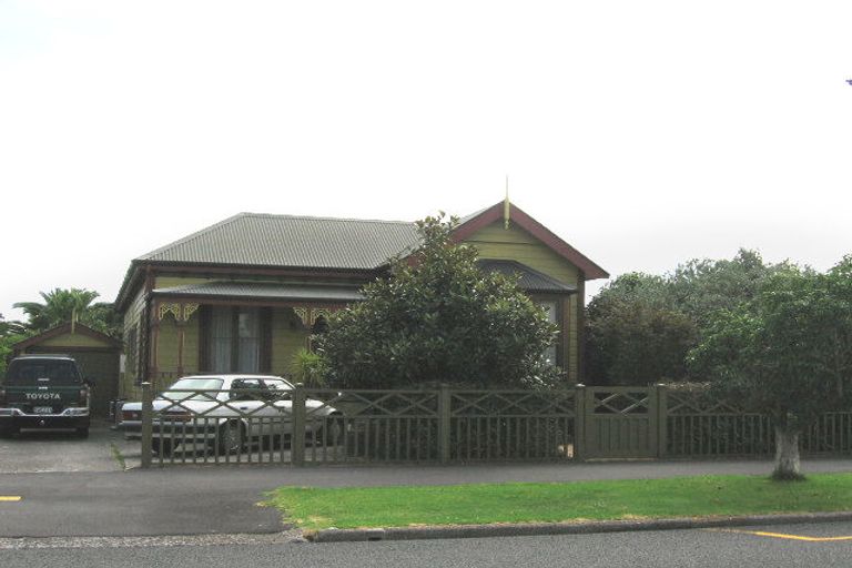 Photo of property in 177 Victoria Road, Devonport, Auckland, 0624