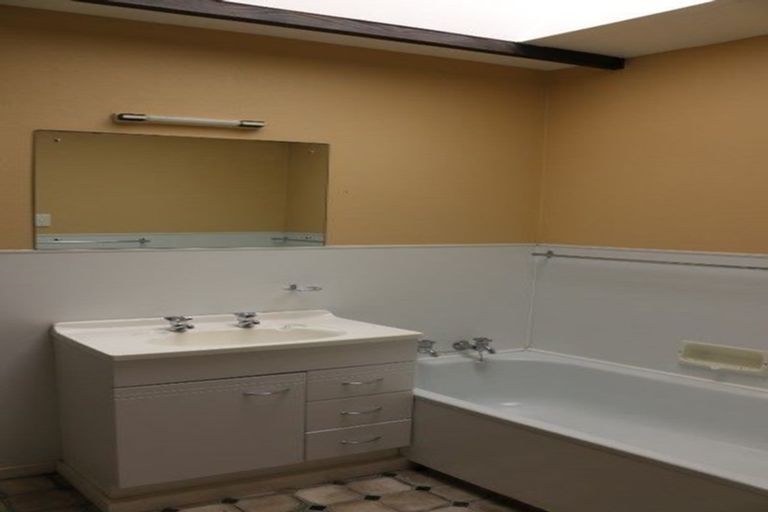 Photo of property in 9 Brightwater Terrace, Terrace End, Palmerston North, 4410