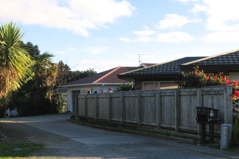 Photo of property in 8 Fleetwood Grove, Waikanae, 5036