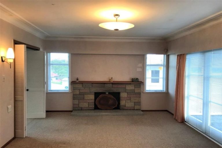 Photo of property in 37 St Leonards Road, Kelston, Auckland, 0602