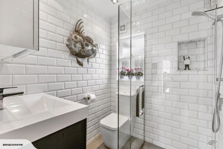 Photo of property in 2/52 Church Street, Northcote Point, Auckland, 0627