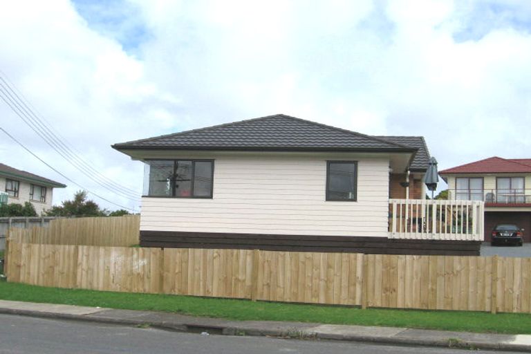 Photo of property in 4/41 Colwill Road, Massey, Auckland, 0614