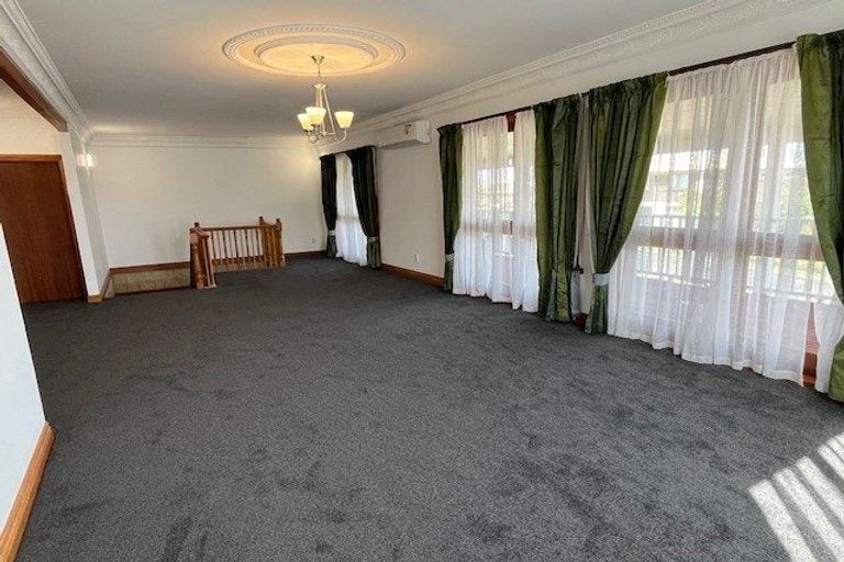 Photo of property in 24 Hurstbourn Priors, Goodwood Heights, Auckland, 2105