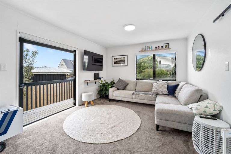 Photo of property in 6b Dobell Road, Stanmore Bay, Whangaparaoa, 0932