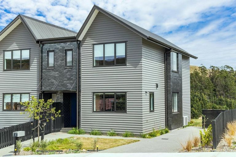 Photo of property in 42 Turtleback Avenue, Whitby, 5024