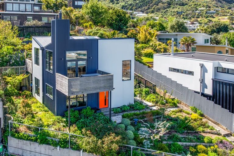 Photo of property in 6 Selwyn Road, Lyttelton, 8082