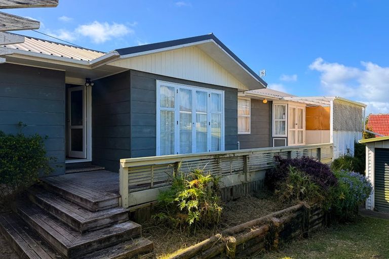 Photo of property in 145 Chivalry Road, Glenfield, Auckland, 0629