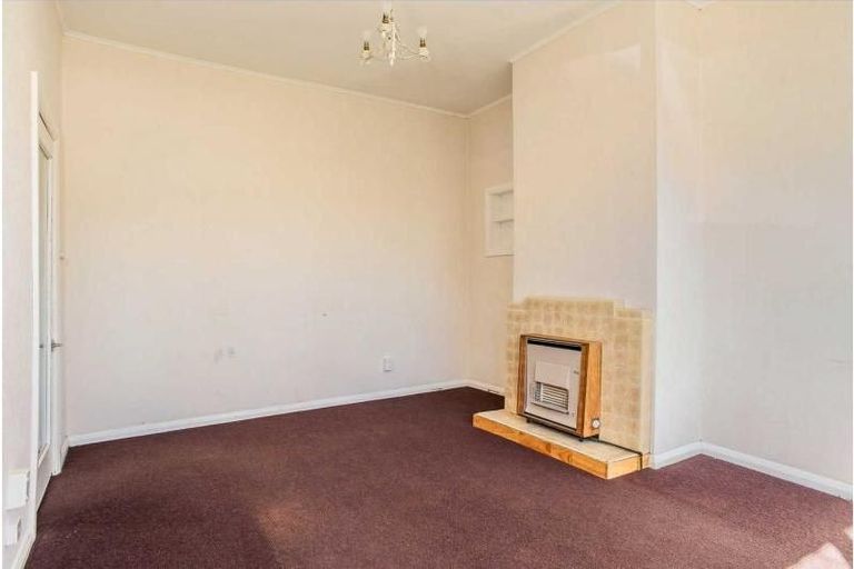 Photo of property in 12 Edge Hill, Mount Victoria, Wellington, 6011