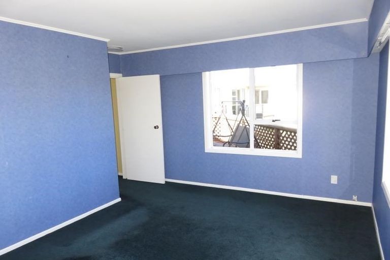 Photo of property in 16 Oswald Crescent, Paparangi, Wellington, 6037