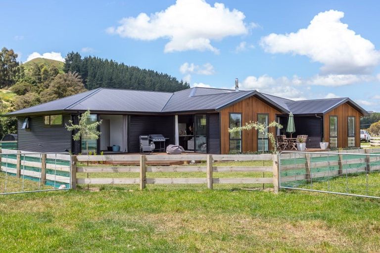 Photo of property in 64 Matapihi Road, Te Ore Ore, Masterton, 5886