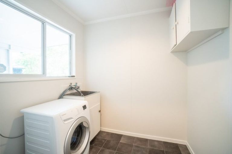 Photo of property in 28 Summerhill Drive, Fitzherbert, Palmerston North, 4410