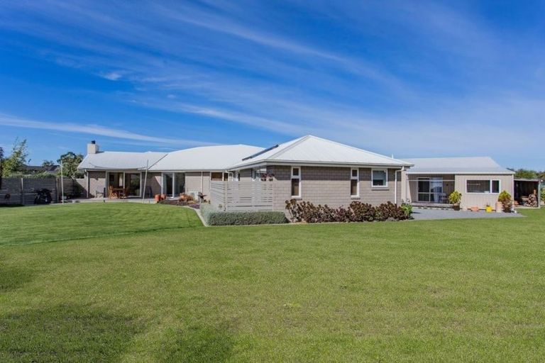 Photo of property in 8 Riverside Way, Amberley, 7410