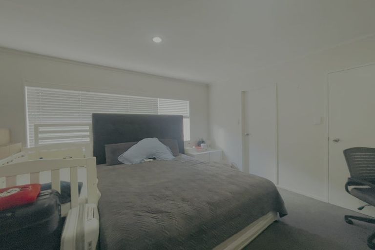 Photo of property in 1 Mellefont Close, East Tamaki Heights, Auckland, 2016