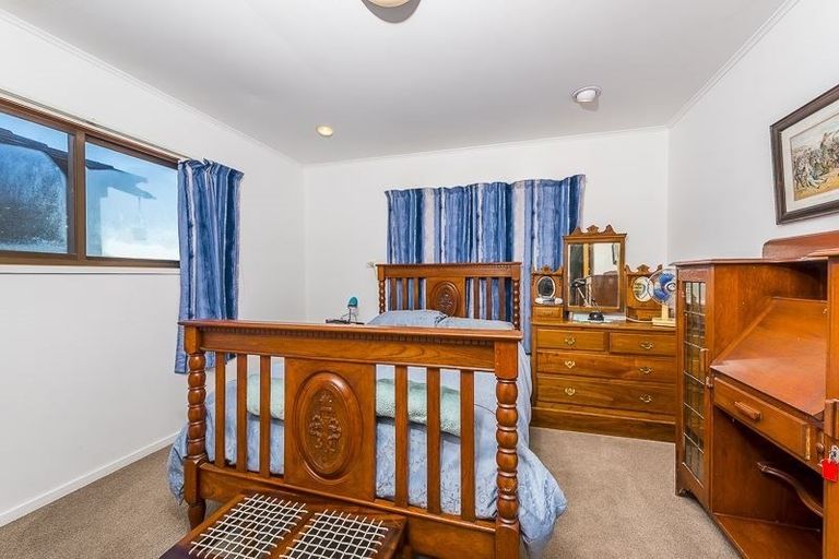 Photo of property in 157 Luckens Road, West Harbour, Auckland, 0618