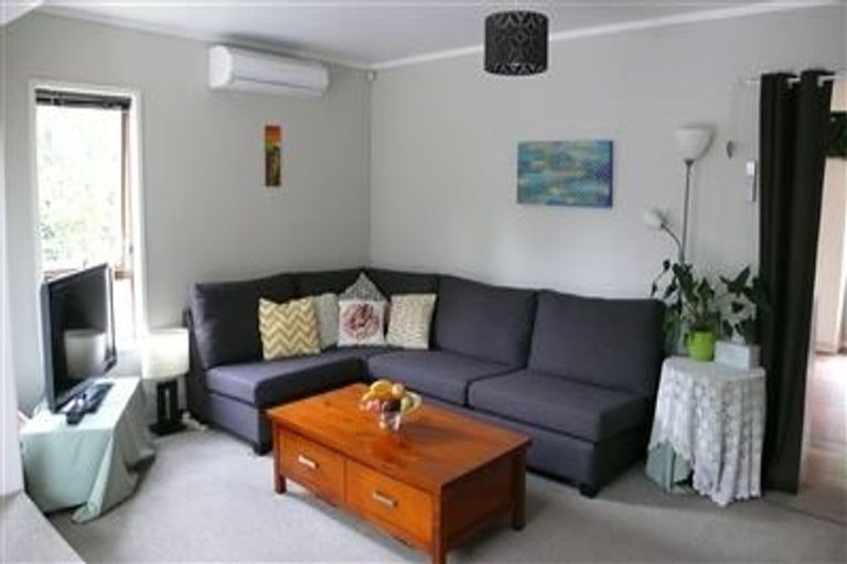 Photo of property in 1/23 Pavola Grove, Glenfield, Auckland, 0629